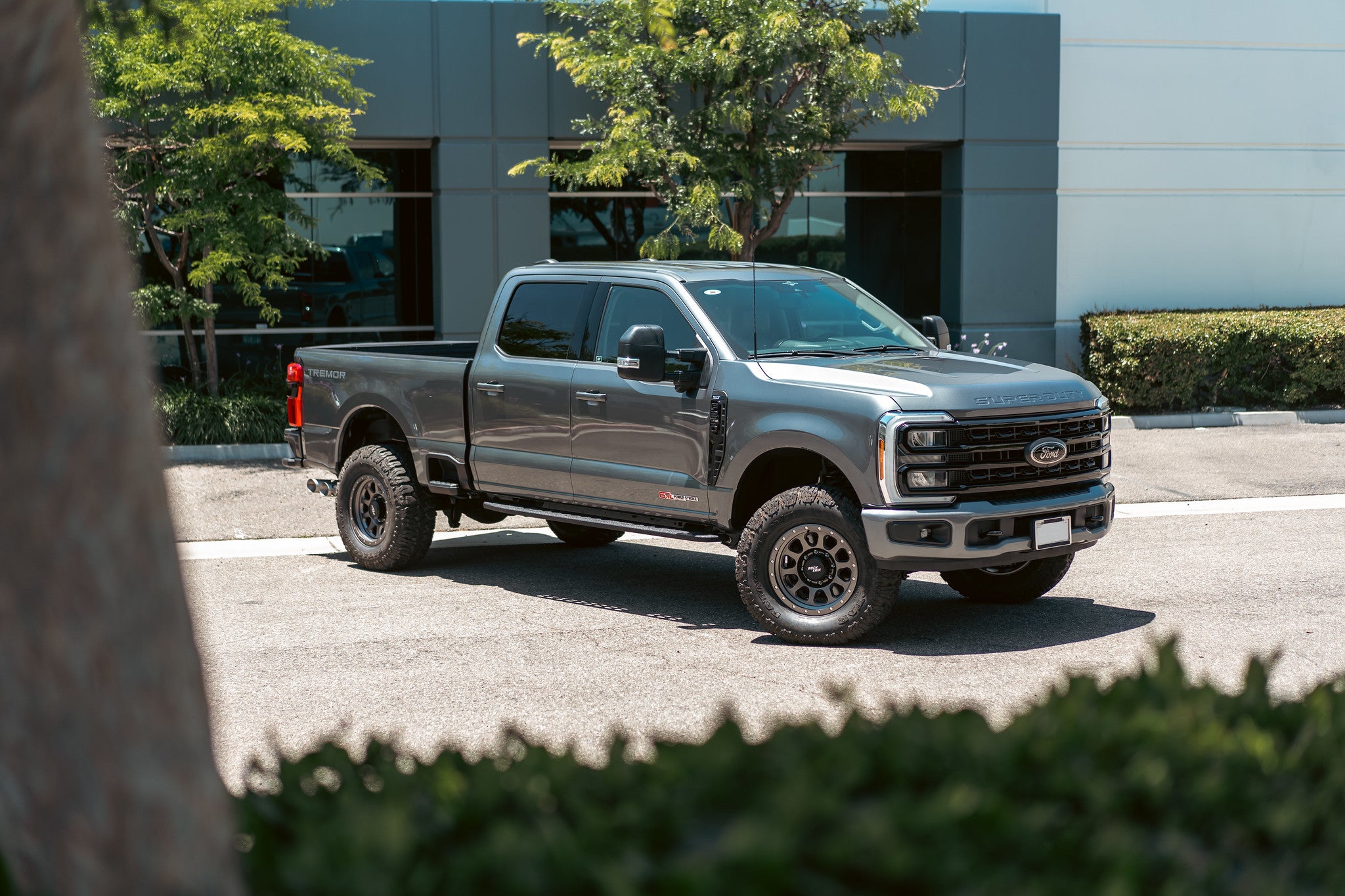 RT111 8-Lug 18x9 Gunmetal_Ford F250 Heavy Duty(3).jpg