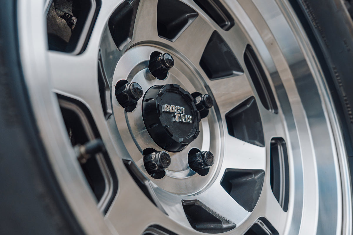 RT117 Machined Gunmetal 17x9_Jeep Wrangler Rubicon 4XE (11).jpg